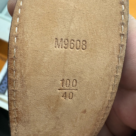 Louis Vuitton authentic belt used like new comes with original box - Picture 4 of 6